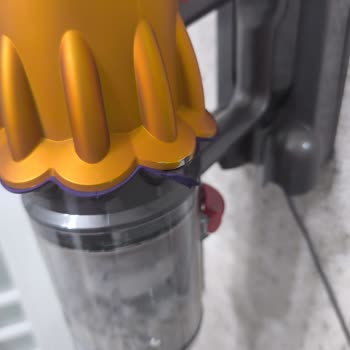 Dyson V12 Slim'de Hızlı Deformasyon Ve Çatlaklar, Müşteri Hizmetleri Çözüm Sunmuyor