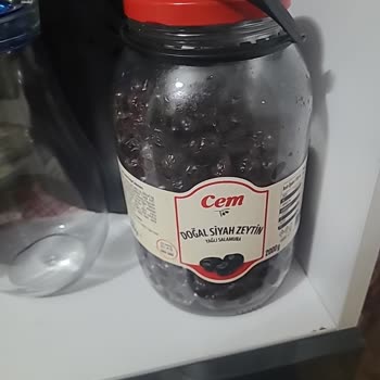 Zeytin Kavanozunda Belirsiz Koyu Parçalar Ve Sağlık Endişesi