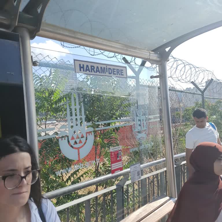 Haramidere Durağında Ht29 Otobüsü Gelmedi