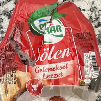 Pınar Sucuk Dilimlerinden Birinin İçinden Taş Parçası Çıktı