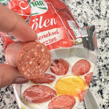 Pınar Sucuk Dilimlerinden Birinin İçinden Taş Parçası Çıktı