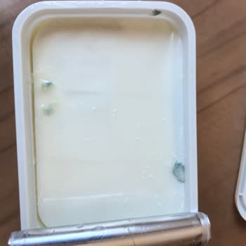 Ekici Peynir Üzerinde Yeşil Küf Benzeri Oluşumlar Gördüm
