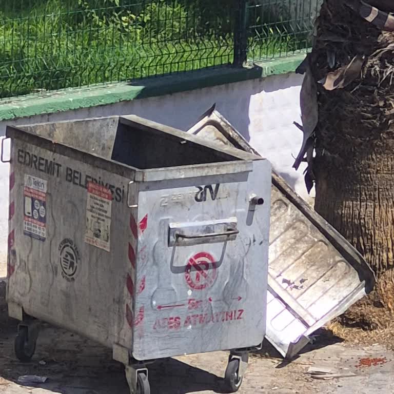 Akçay’da Çöp Kamyonu Ve Konteynerlerinin Yoğun Kokusuna Çözüm Talebi