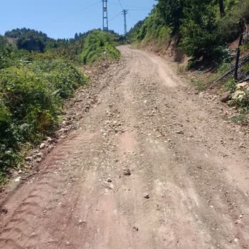 Çağlarca Mahallesi Tekir Gölü Sokak'ta Bozuk Yol Ve Yağışta Ulaşım Sorunu