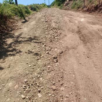 Çağlarca Mahallesi Tekir Gölü Sokak'ta Bozuk Yol Ve Yağışta Ulaşım Sorunu