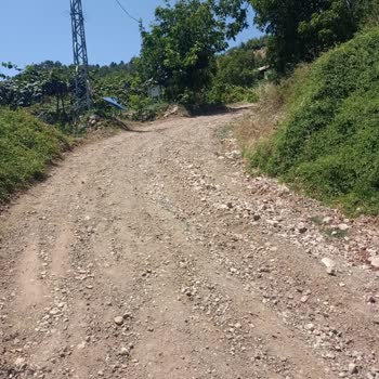 Çağlarca Mahallesi Tekir Gölü Sokak'ta Bozuk Yol Ve Yağışta Ulaşım Sorunu