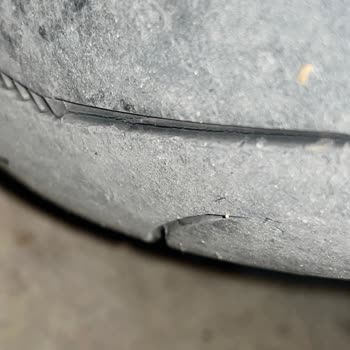 Mitas Lastiğinde Üretim Hatası Olarak Görülen Çatlak Güvenlik Riskine Yol Açtı Ve Garanti Reddi
