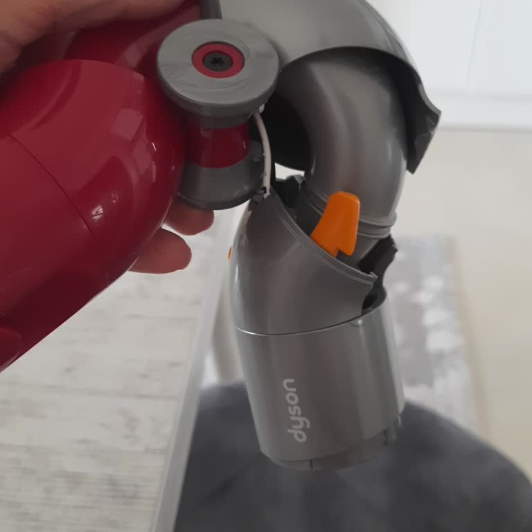 Dyson V12 Süpürge Aparatının Kırılması Ve Garanti Değişim Talebi