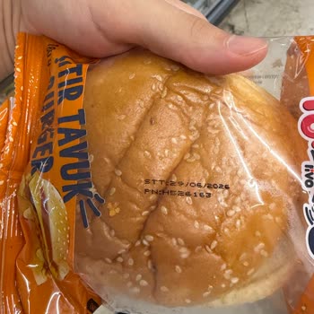 A101 Şubesinde Son Tüketim Tarihi Geçmiş Hamburger Ürünü Raflarda Satışta