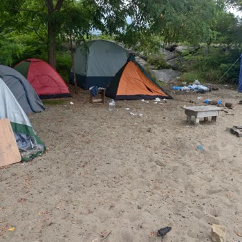 Kumsalda Yetkisiz Çadır Ve Barakalar Çevreyi Kirletiyor Ve Halkın Sağlığını Tehdit Ediyor