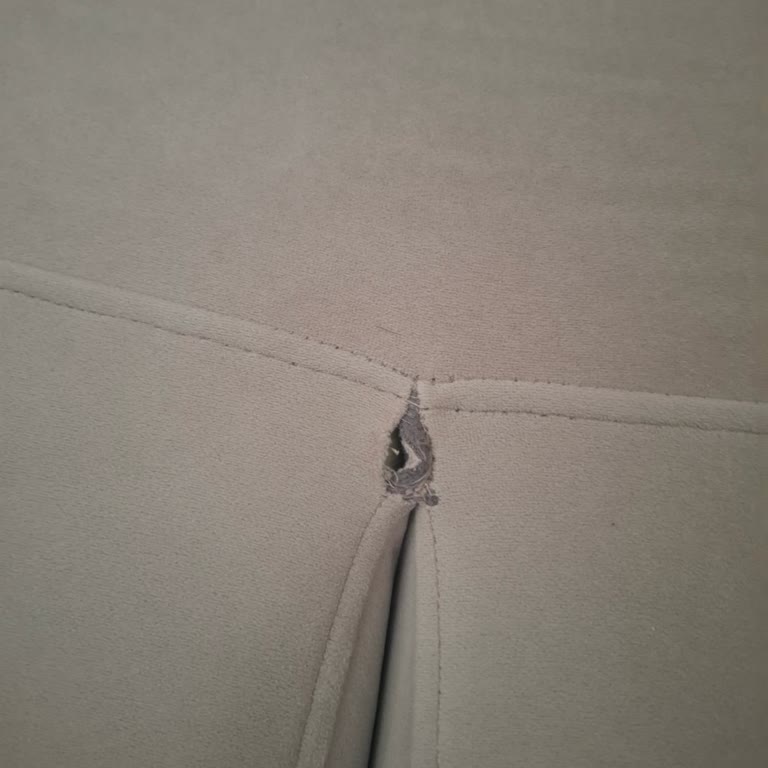Enza Home Üçlü Koltukta Yırtık Ve Servisin Gecikmesi