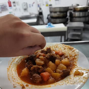 Catering Hizmetinde Kıl, Cam Ve Naylon Çıktı: Çalışan Sağlığı Tehlikede