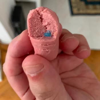 Maret Hindi Sosisinde Bulunan Mavi Plastik Parça Sağlık Riski