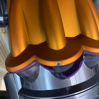 Yeni Dyson V12 Süpürgede Boya Çözülmesi Ve Deformasyon Sorunu