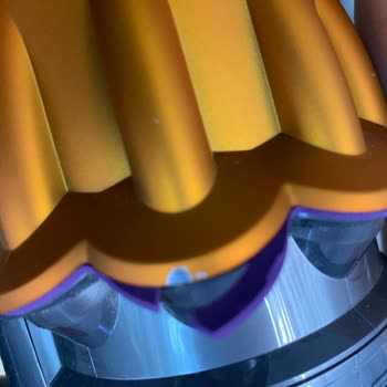 Yeni Dyson V12 Süpürgede Boya Çözülmesi Ve Deformasyon Sorunu