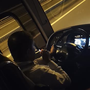 Araç İçinde Sigara İçen Şoförler Ve Duraksız Yolculuk