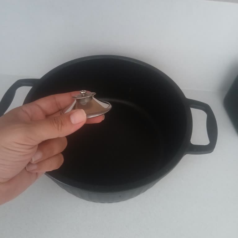 Kırık Cam Kapak Ve Cevapsız Müşteri Desteği Taç Tencere Seti Şikayeti