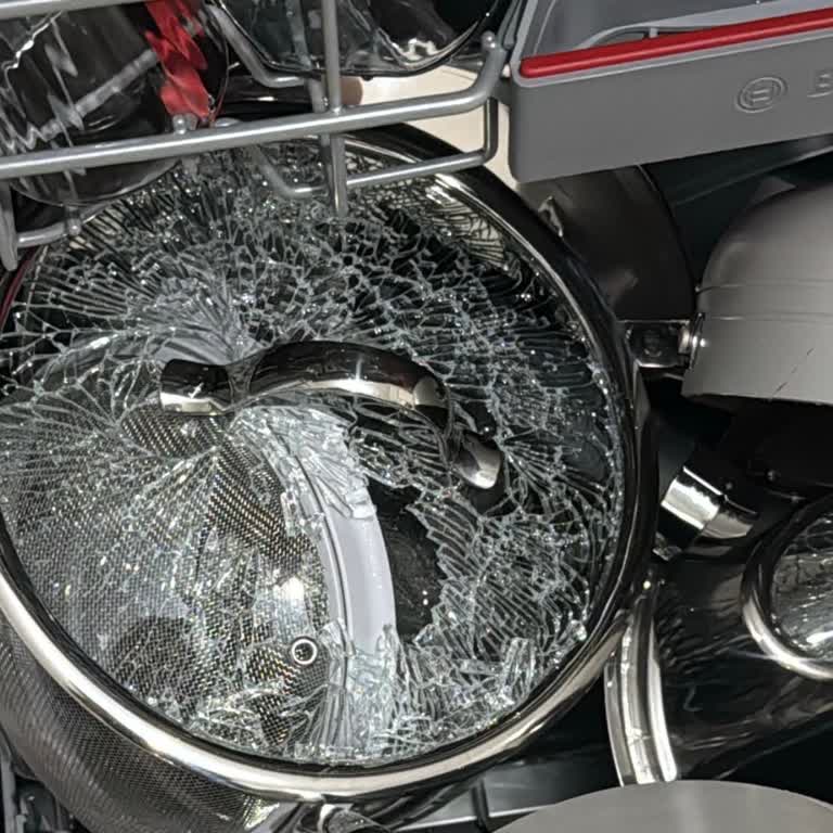 Korkmaz Granit Tenceremin Cam Kapağı Paramparça Olması
