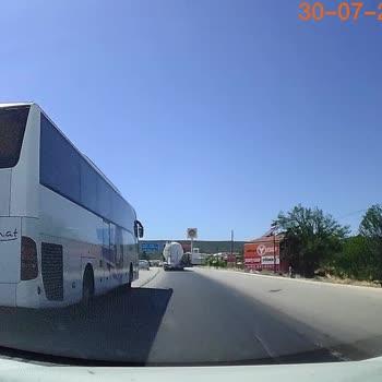 Kamil Koç Otobüsü Tehlikeli Sollama Yapıp Güvenliğimizi Tehdit Etti