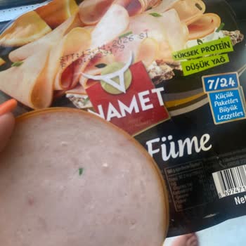 Hindi Füme Salamda Plastik Parça Bulunması Tüketici Güvenini Sarsıyor