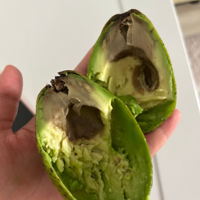 Şok Market Avokado Çürüklüğü Ve Kasiyer Tutumu