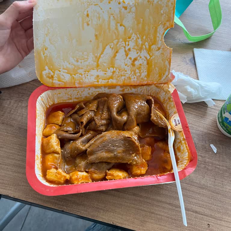 Ümraniye Usta Dönerciden Aşırı Soslu, Kalitesiz Ve Gereçsiz İskender Şikayeti