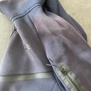 Nike Sweatshirt'te Kısa Sürede Renk Solması Ve Kullanıcı Hatası İddiası