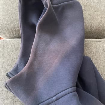Nike Sweatshirt'te Kısa Sürede Renk Solması Ve Kullanıcı Hatası İddiası