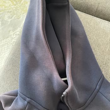 Nike Sweatshirt'te Kısa Sürede Renk Solması Ve Kullanıcı Hatası İddiası