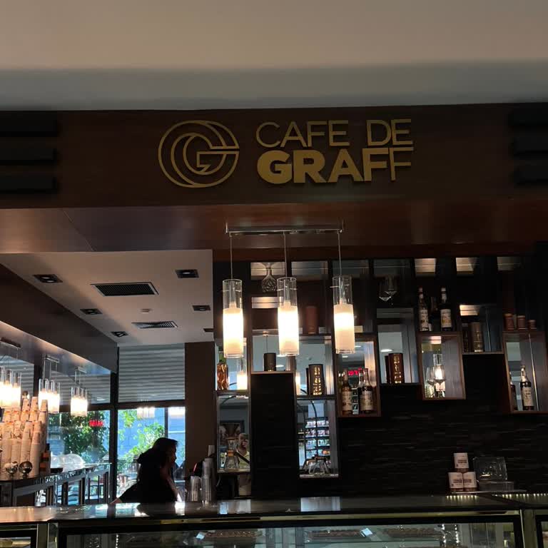 Cafe De Graff Kaba Ve Saygısız Davranış