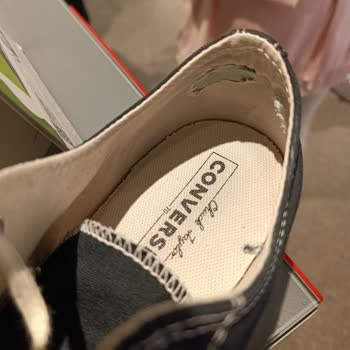 Converse Ayakkabısının İç Astarı Erken Yırtıldı; Mağaza Değişim Talebimi Reddetti