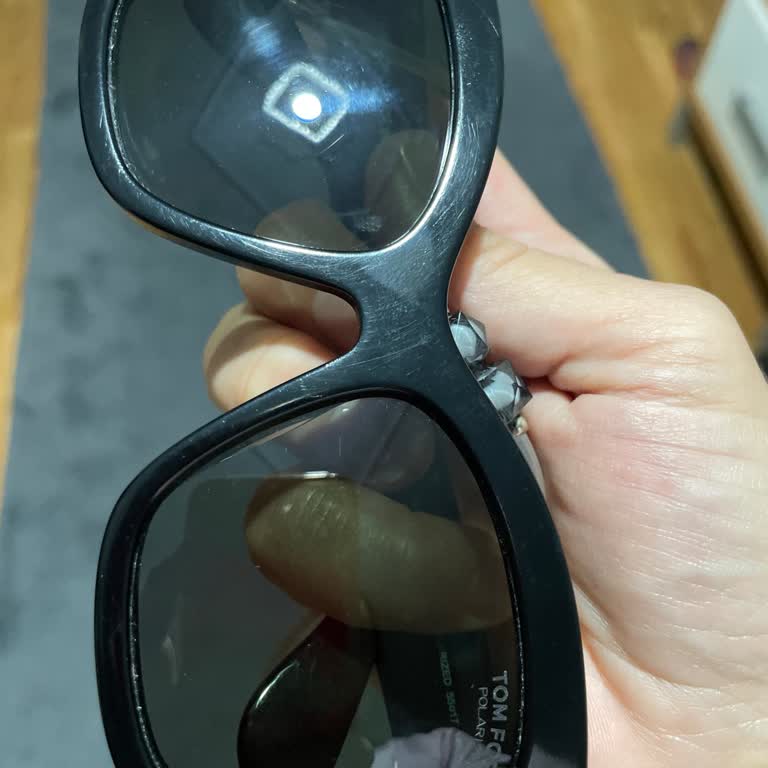 Tom Ford Güneş Gözlüğündeki Kılcal Çatlaklar Ve Garanti Reddi