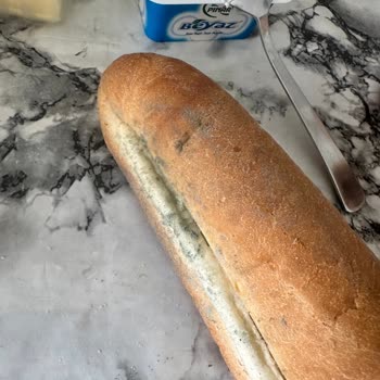 Tarihi Geçmemiş UNO Sandviç Ekmeği Şok Market Raflarında Küflü