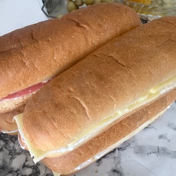 Tarihi Geçmemiş UNO Sandviç Ekmeği Şok Market Raflarında Küflü