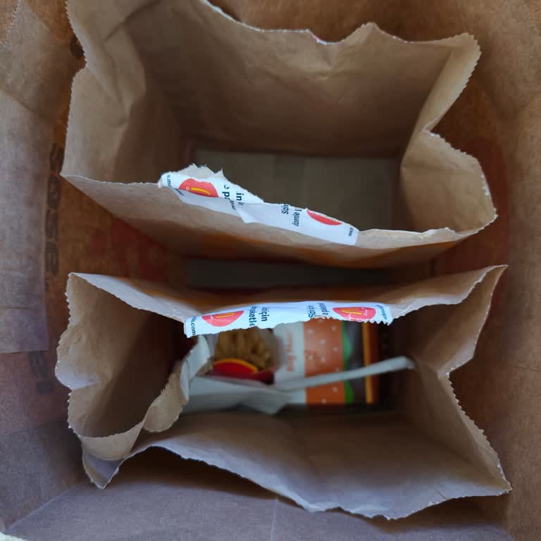 McDonald's Libadiye Şubesinde Figürsüz Sipariş Ve Yanıtsız Müşteri Hizmetleri