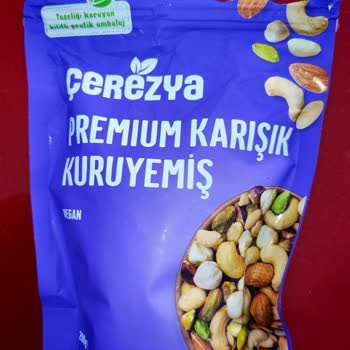Kuruyemiş Paketi İçinde Kurt Ve Sinek: Hijyen Ve Sağlık Endişesi