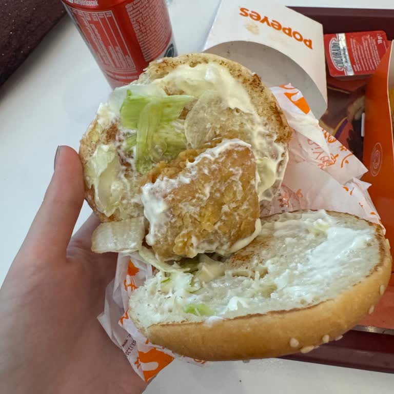 Popeyes Ceylanlar Şubesinde Et Miktarı Yetersiz Ve Ürün Görünümü Yanıltıcı