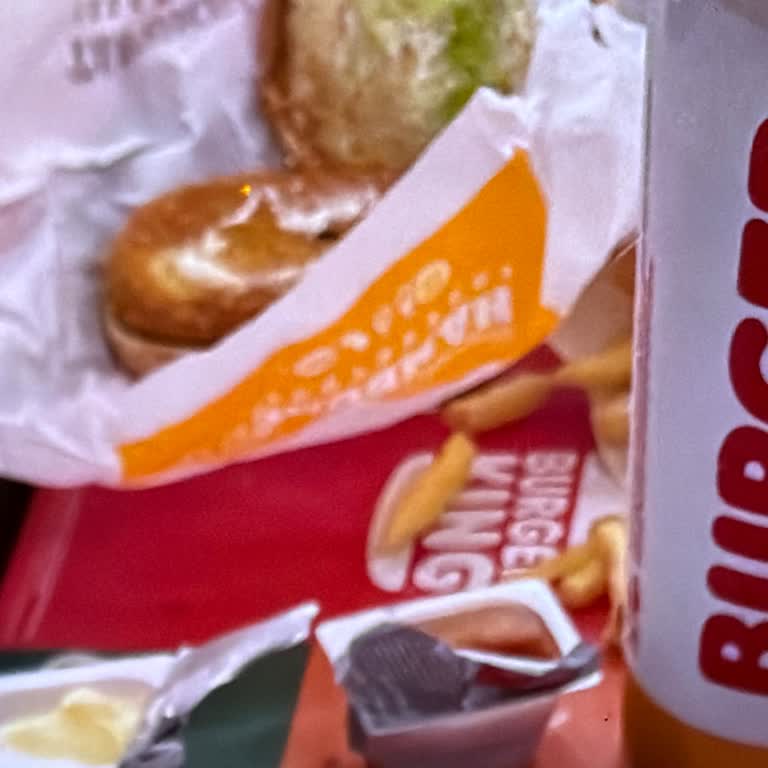 Fatih’teki Burger King Şubesinde Hamburgerde Böcek Görülmesi