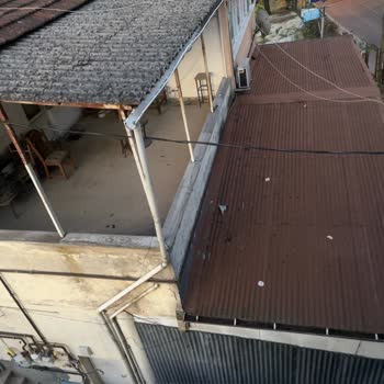 Kedinin Canı Tehlikede İtfaiye Yetkilileri İzin Ve Tehdit Şart Koştu
