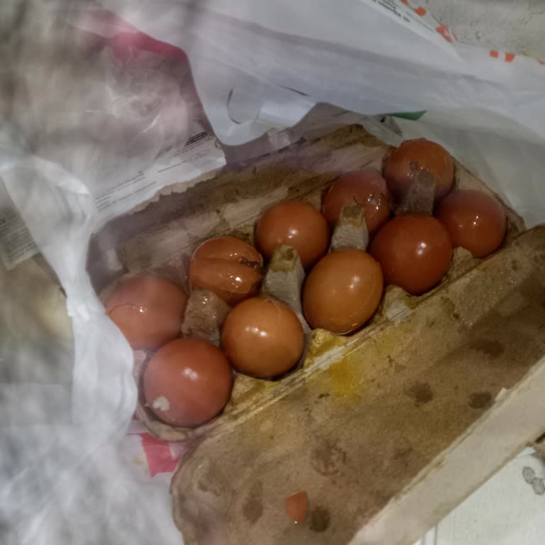 Migros'ta Kırık Yumurta Ve Kirli Ürünler İçin Hızlı Değişim Talebi