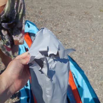 Patlayan Şişme Kano Ve Mağaza Personelinin İhmalci Tutumu