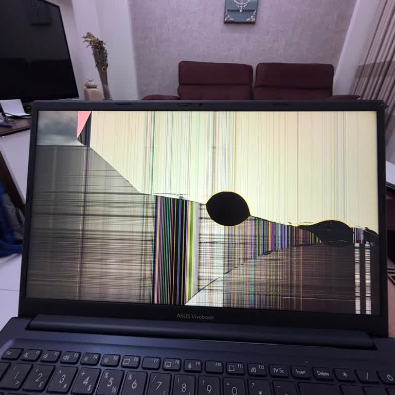 Asus Laptopum Camı Çatladı, Servis Onayı 10 Günden Fazla Beklemede