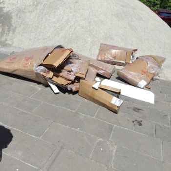 Kars Kelebek Mobilya Teslimat Ve Kurulum Sonrası Çöplerin Siteye Bırakılması