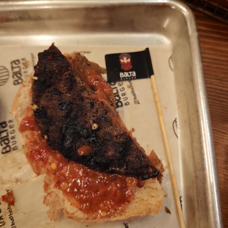 Balta Burger Van Şubesinde Yanık Hamburger Servisi