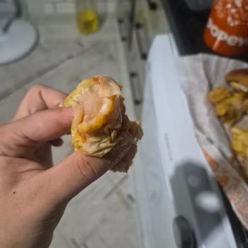 Popeyes Mersin Erdemli Şubesinde Çiğ Burger Ve Eksik Kola Şikayeti