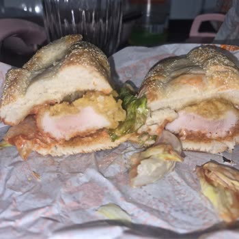 Popeyes Mersin Erdemli Şubesinde Çiğ Burger Ve Eksik Kola Şikayeti