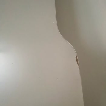 Gardırobu Hasarlı Gelen Yatak Odası Takımı İçin Acil Değişim Ve İade Talebi