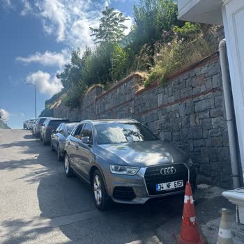 Kamu Yolu Dubalarla İşgal Edildi, Zorunlu Vale Ücreti Talep Edildi