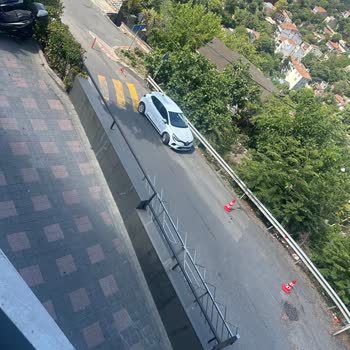 Kamu Yolu Dubalarla İşgal Edildi, Zorunlu Vale Ücreti Talep Edildi