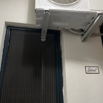 Kapı Üzerindeki Yanlış Klima Montajı Ev Hasarı Ve Güvenlik Riski